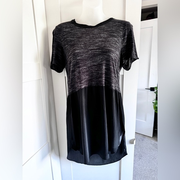 ARITZIA WILFRED Capuchine Silk Block T-Shirt Grey and Black Size Small - Picture 2 of 13